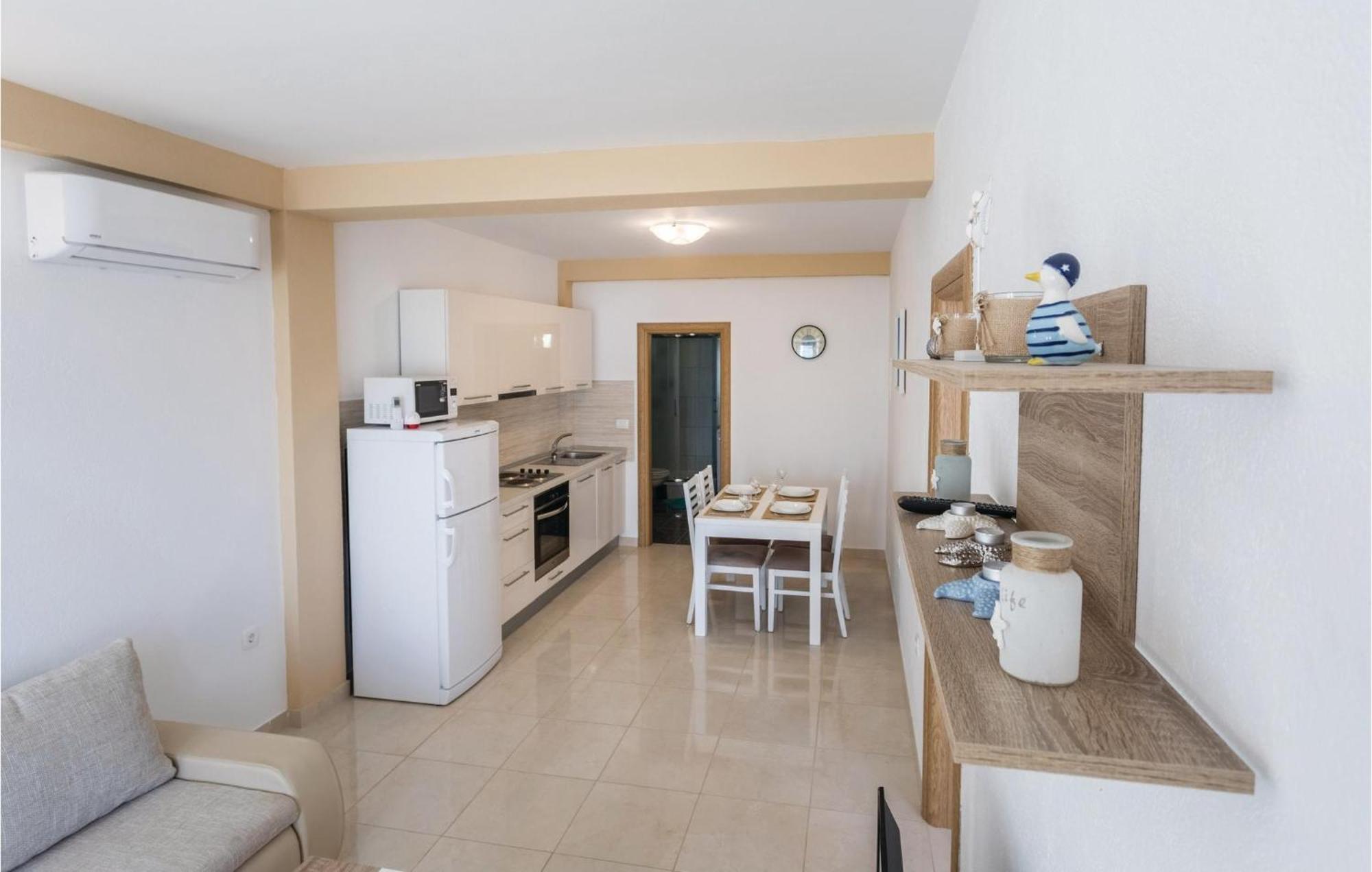 1 Bedroom Amazing Apartment In Komarna Klek Dış mekan fotoğraf