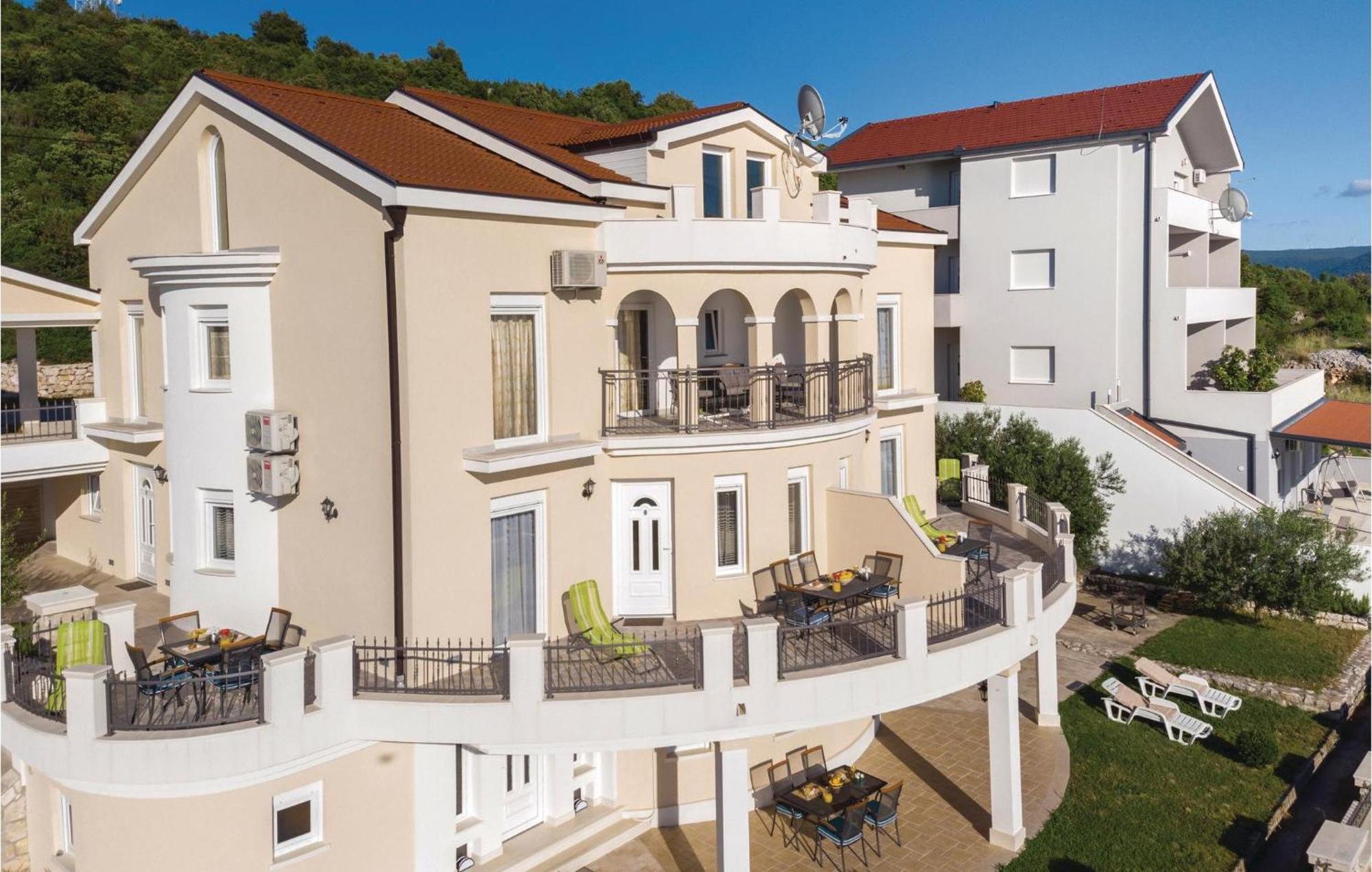 1 Bedroom Amazing Apartment In Komarna Klek Dış mekan fotoğraf