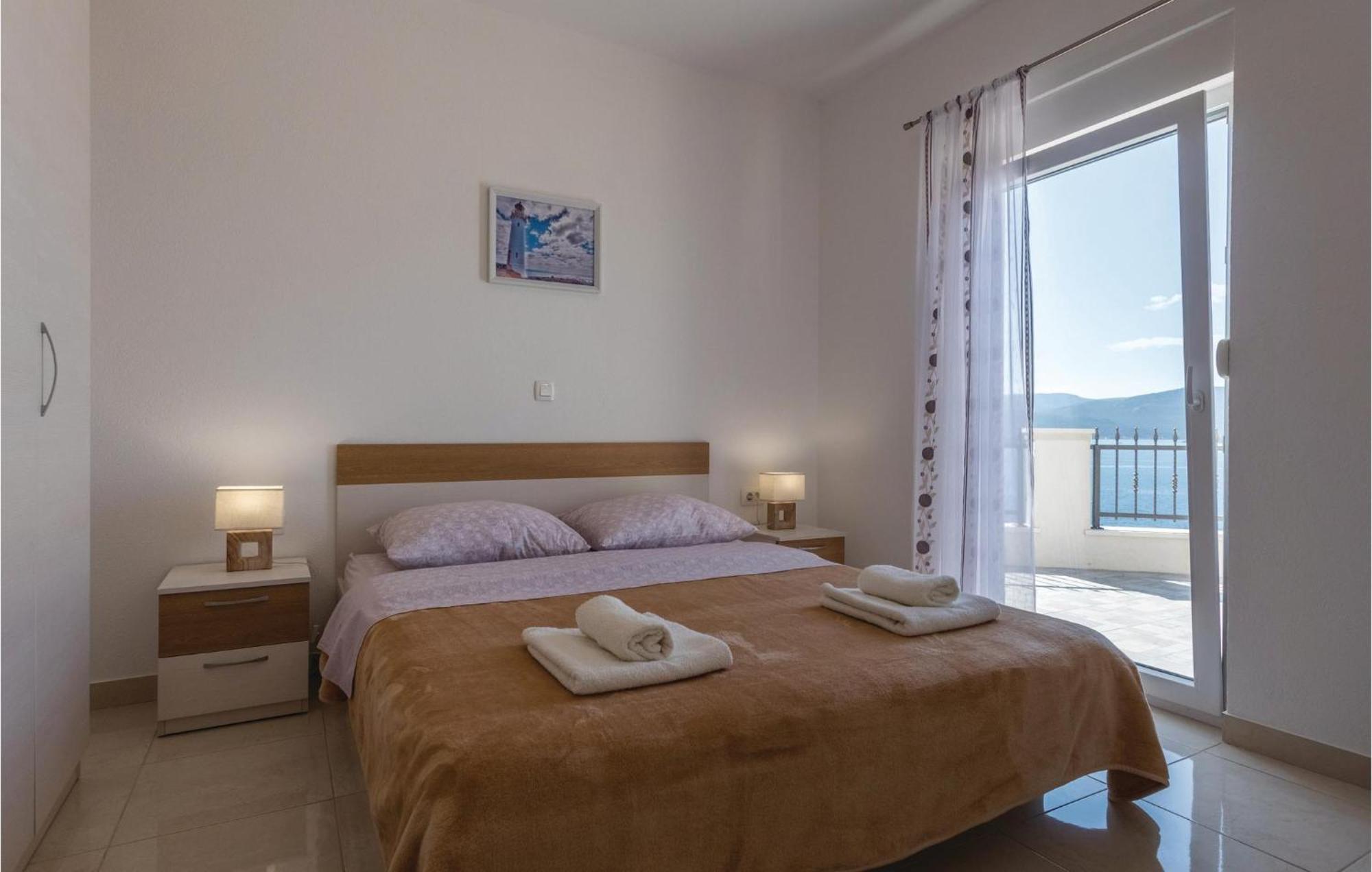 1 Bedroom Amazing Apartment In Komarna Klek Dış mekan fotoğraf
