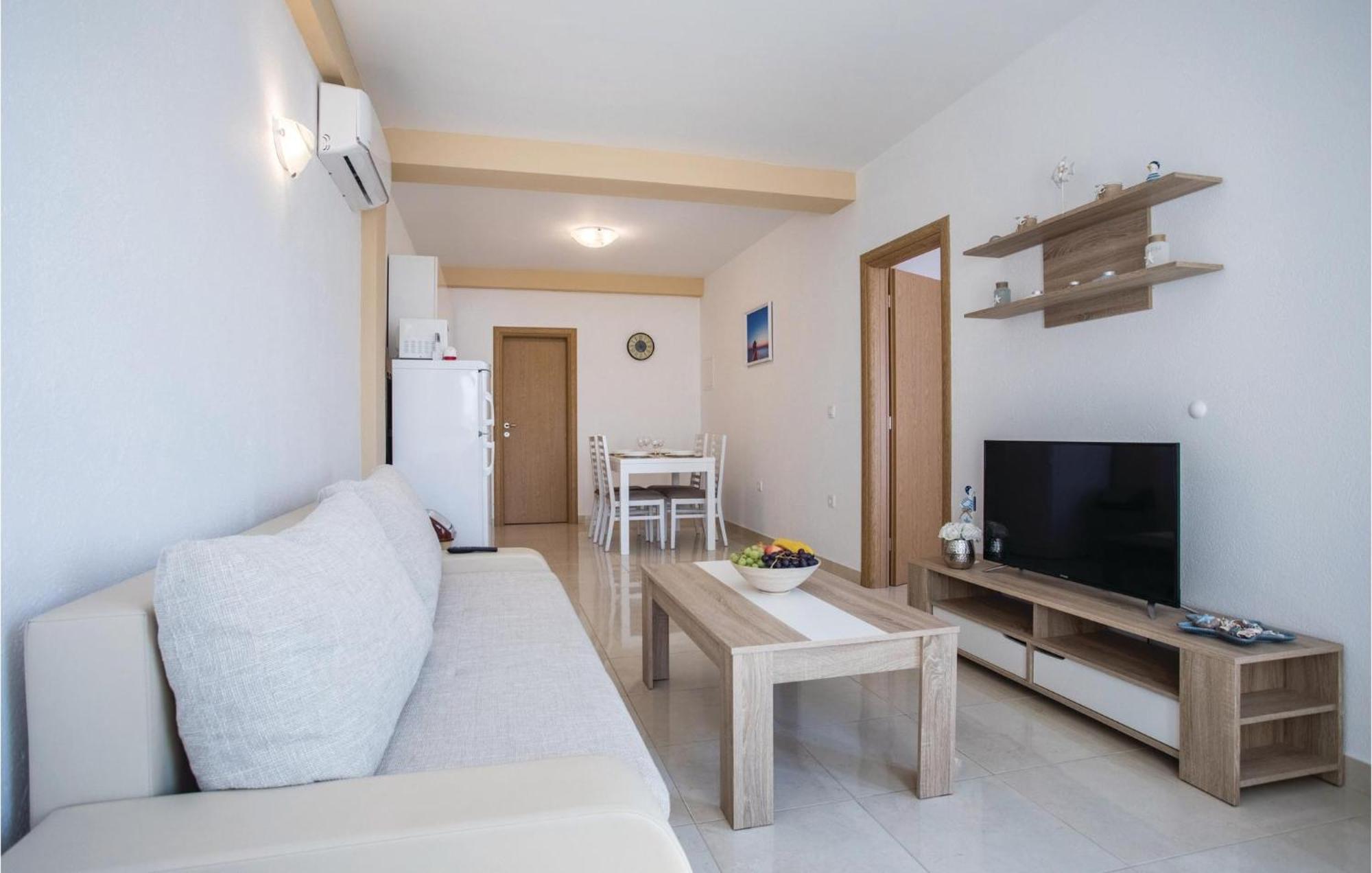 1 Bedroom Amazing Apartment In Komarna Klek Dış mekan fotoğraf