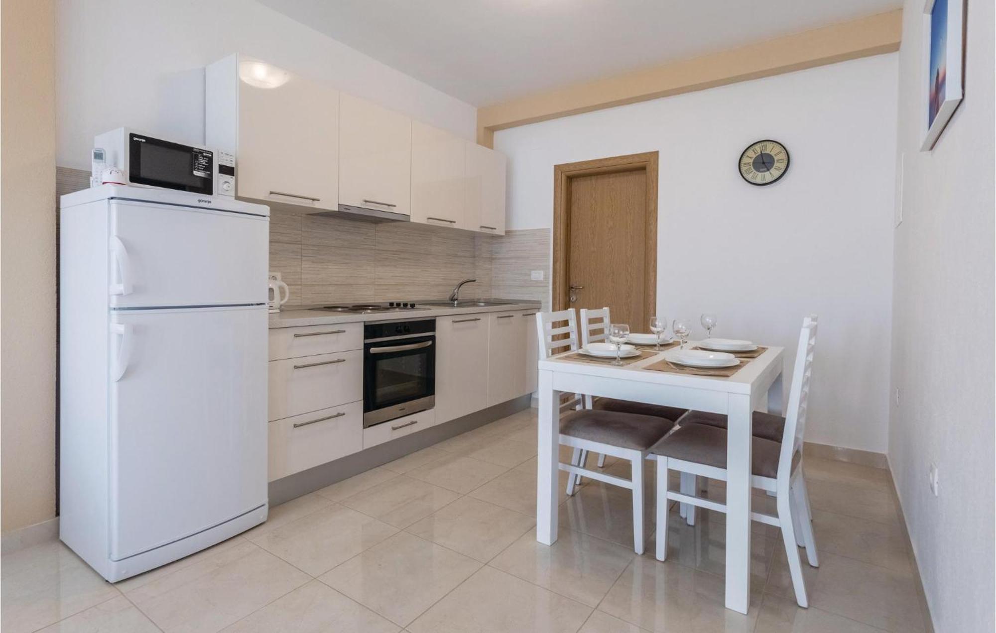 1 Bedroom Amazing Apartment In Komarna Klek Dış mekan fotoğraf